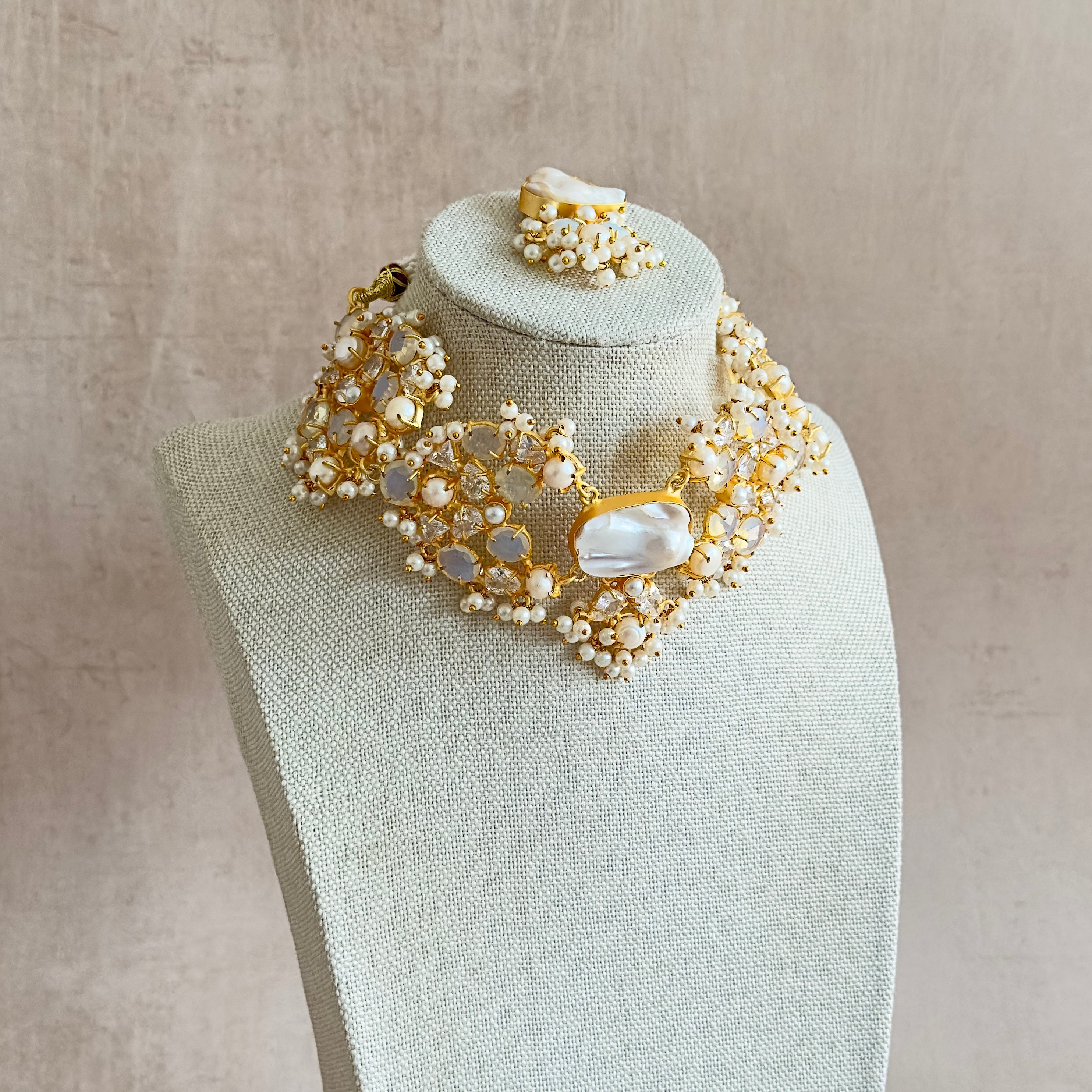 Irum Crystal Pearl Choker Set - Ahseya & Co