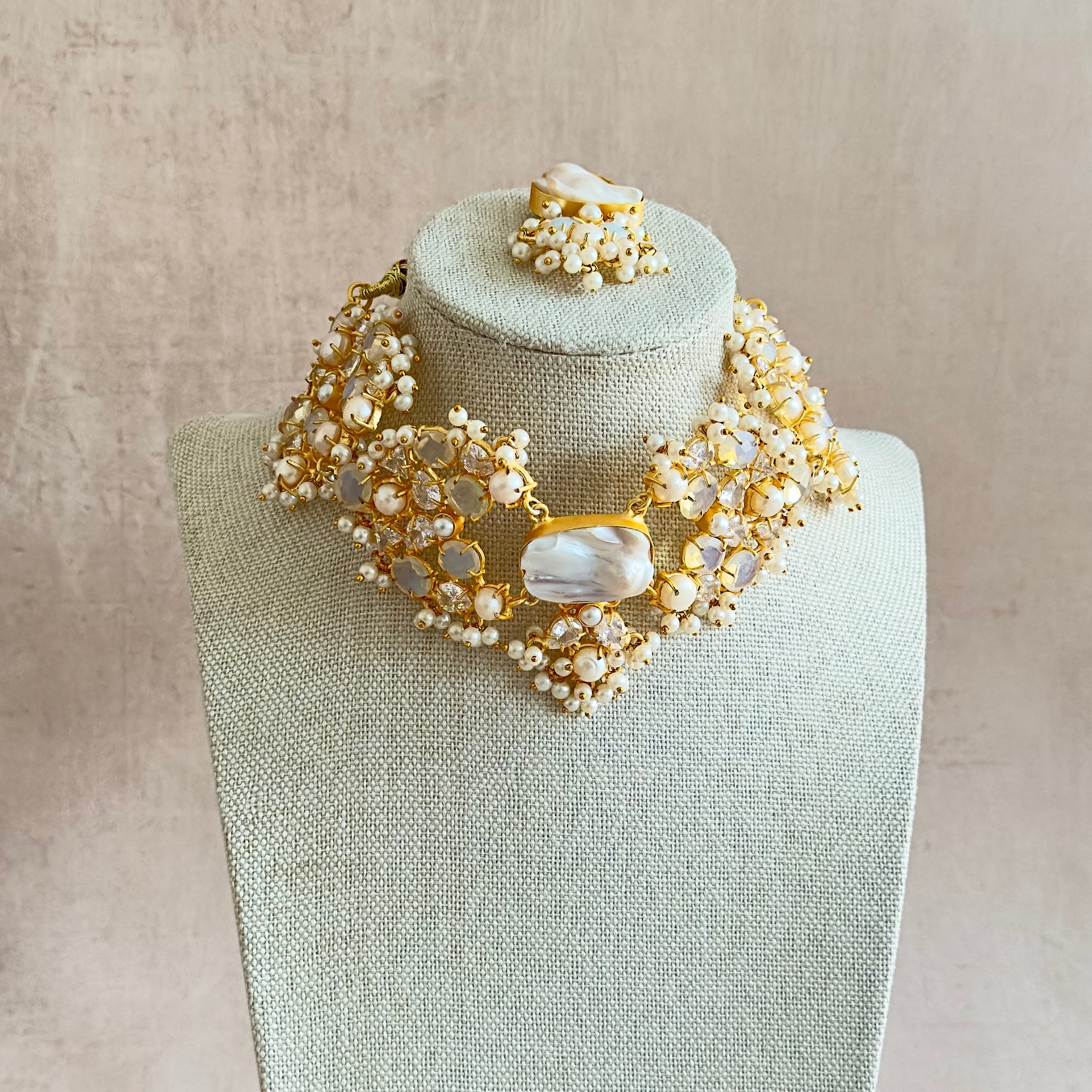 Irum Crystal Pearl Choker Set - Ahseya & Co