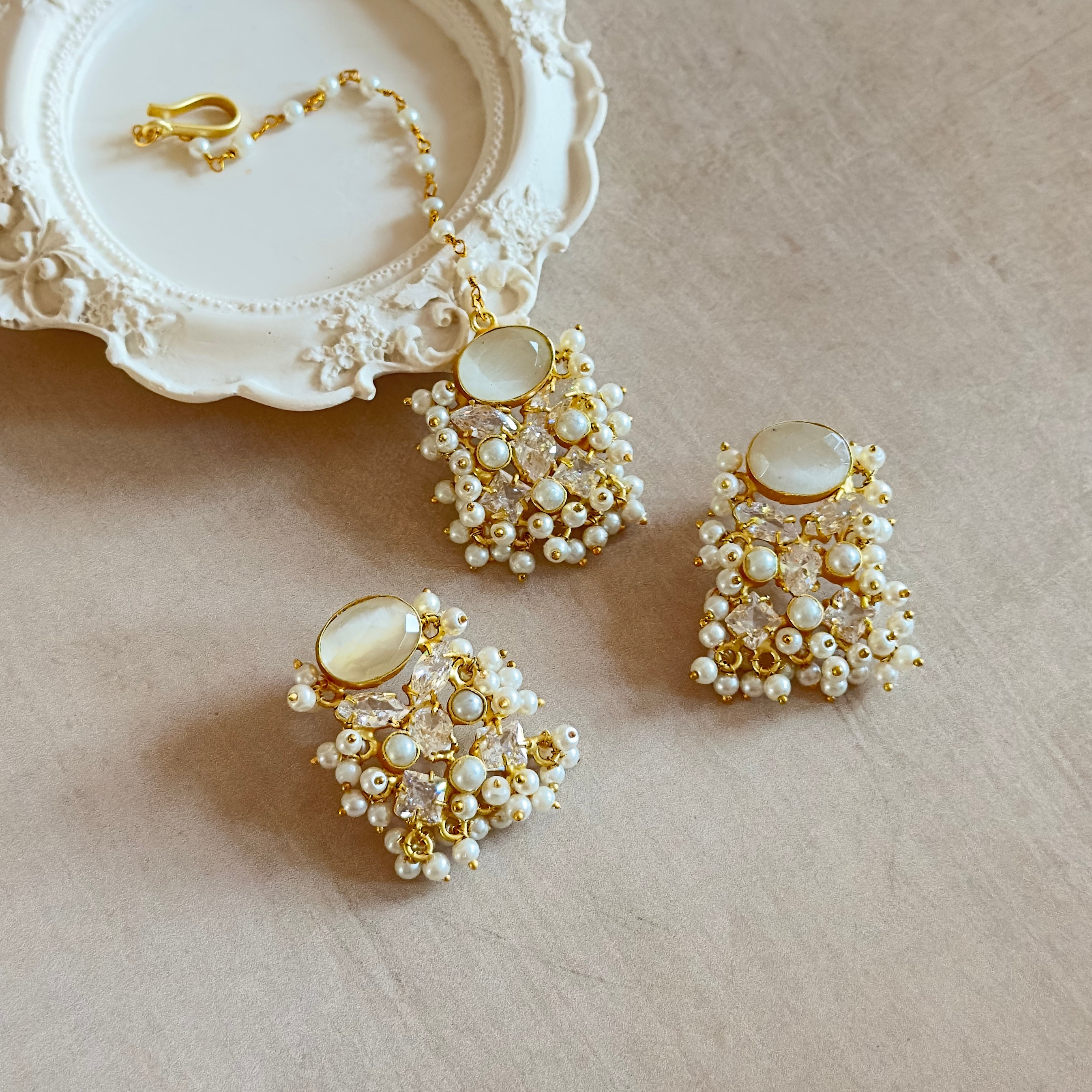 Bisma Grey Crystal Tikka Set - Ahseya & Co
