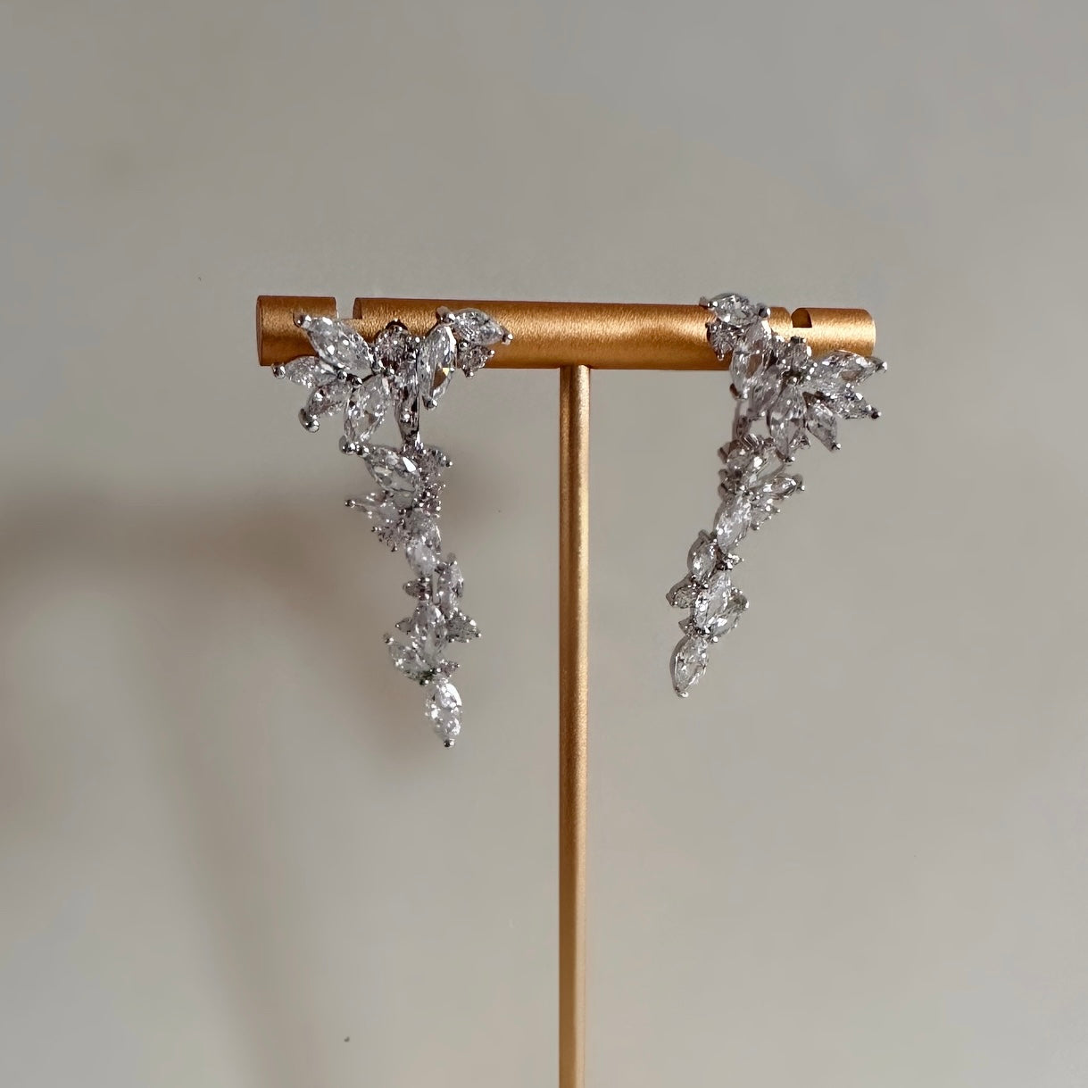 The Catherine Crystal Drop Earrings are an elegant and timeless statement piece with their unique design. Crafted of luminous cz crystals, they bring an eye-catching sparkle to your look. Perfect for bringing a special touch of glamour to any occasion. Earring drop 4cm