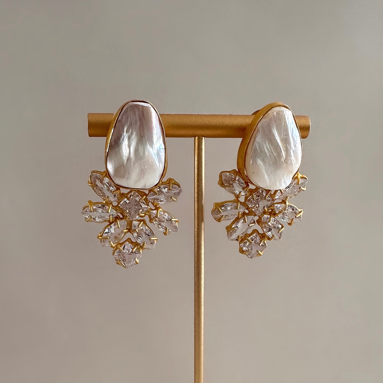 Adorn your ears with these opulent Baroque Crystal Earrings. Perfectly constructed with lustrous baroque pearls and dazzling CZ crystals, these earrings will add a sophisticated shine and sparkle to any ensemble. Show off your exquisite taste in luxury with these stylish crystal earrings. Earring drop 4.5cm Shape of pearls may vary