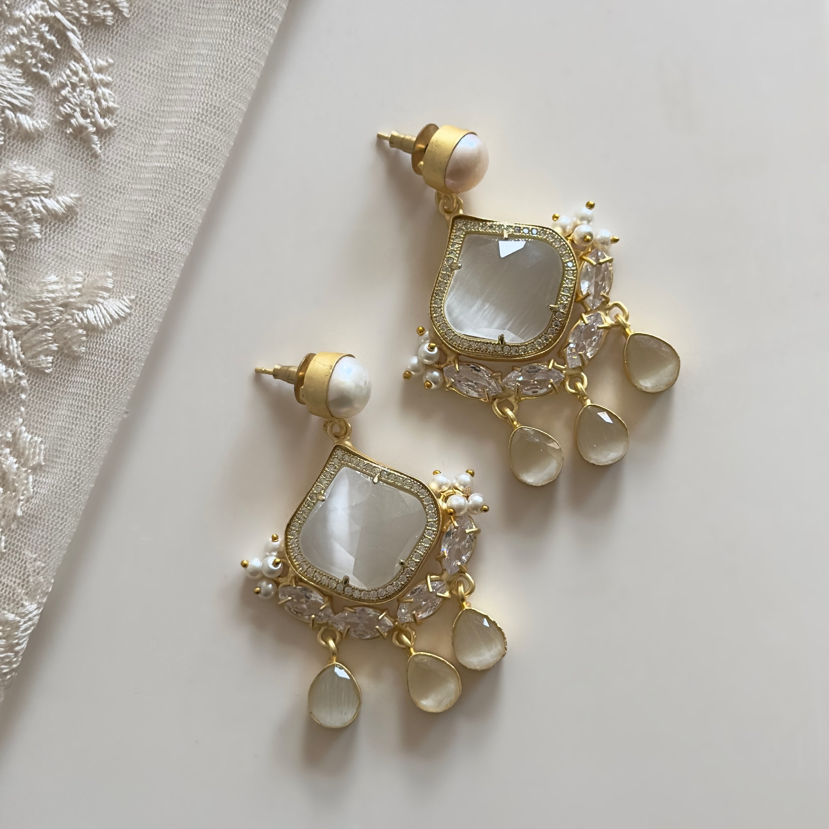 Elevate your style with our Samar Grey Drop Earrings. These statement earrings feature stunning hues of grey and a delicate pearl accent, adding a touch of sophistication to any outfit. Perfect for a night out or a special occasion, these earrings are sure to make a statement and turn heads.&nbsp;