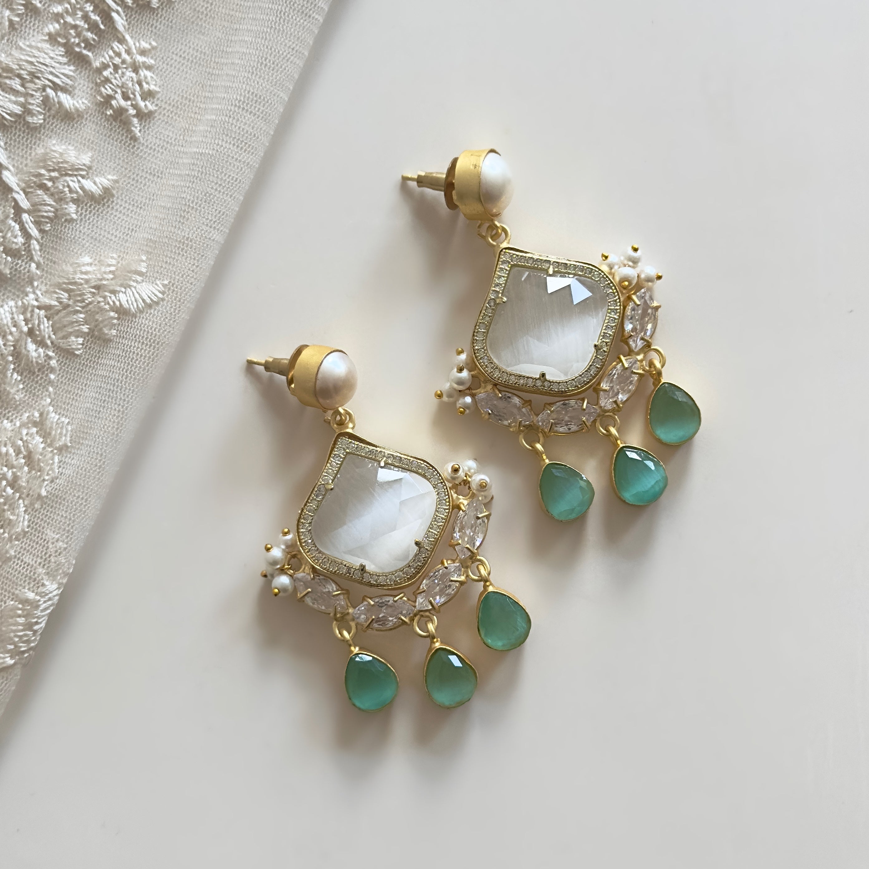 Elevate your style with our Samar Mint Drop Earrings. These statement earrings feature stunning hues of grey and a delicate pearl accent, adding a touch of sophistication to any outfit. Perfect for a night out or a special occasion, these earrings are sure to make a statement and turn heads.&nbsp;