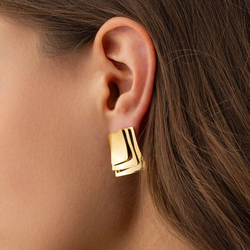 Our New Angelina Earrings are meticulously crafted with 18K gold plating, radiating classic sophistication and glamour. These timeless earrings will be an exquisite addition to any wardrobe. Earring drop 2.5cm