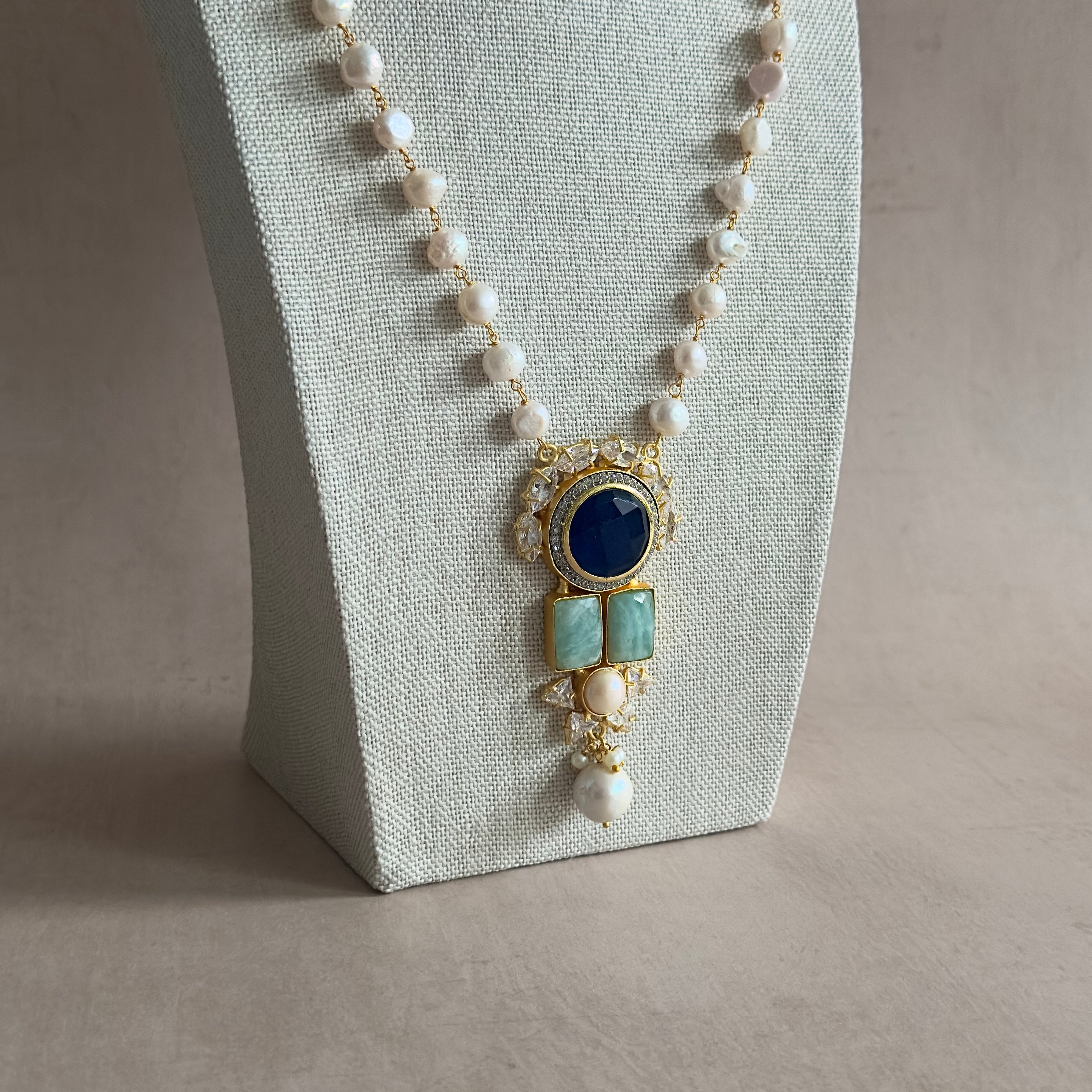 Get lost in the deep blue of our Sonam Blue Mala Set. With elegant jade hues and delicate touches of cz crystals, this set is a must-have for any classy occasion. Let the pearls add a touch of sophistication to your outfit. Who knew blue could be so chic!