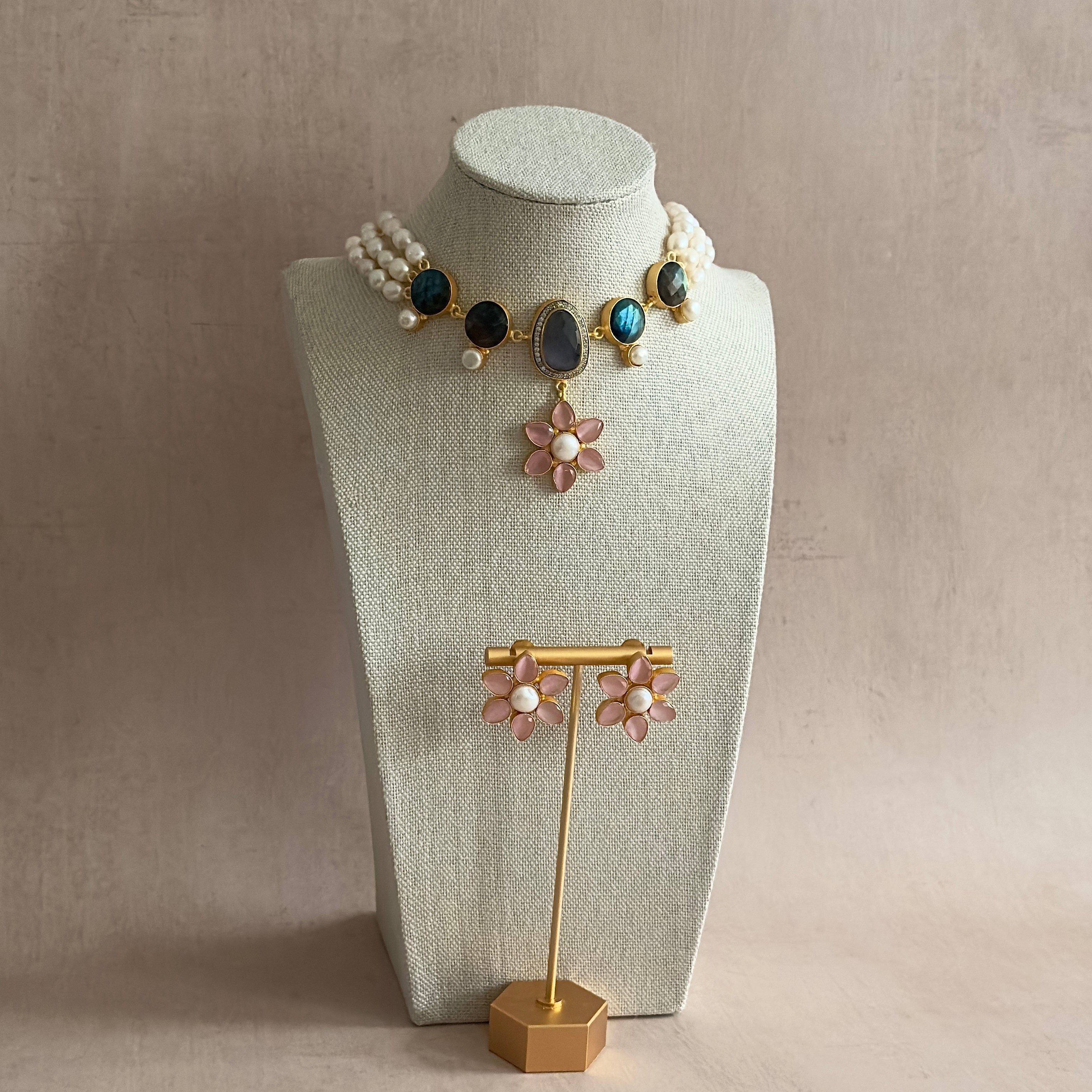 Crafted with mesmerizing labradorite stones and delicate pearl accents, the Sadia Pink Drop Choker Set is a must-have accessory for any occasion. The stunning hues of pink will add a touch of elegance to any outfit, and the matching earrings complete the look. Upgrade your jewelry collection with this beautiful set.