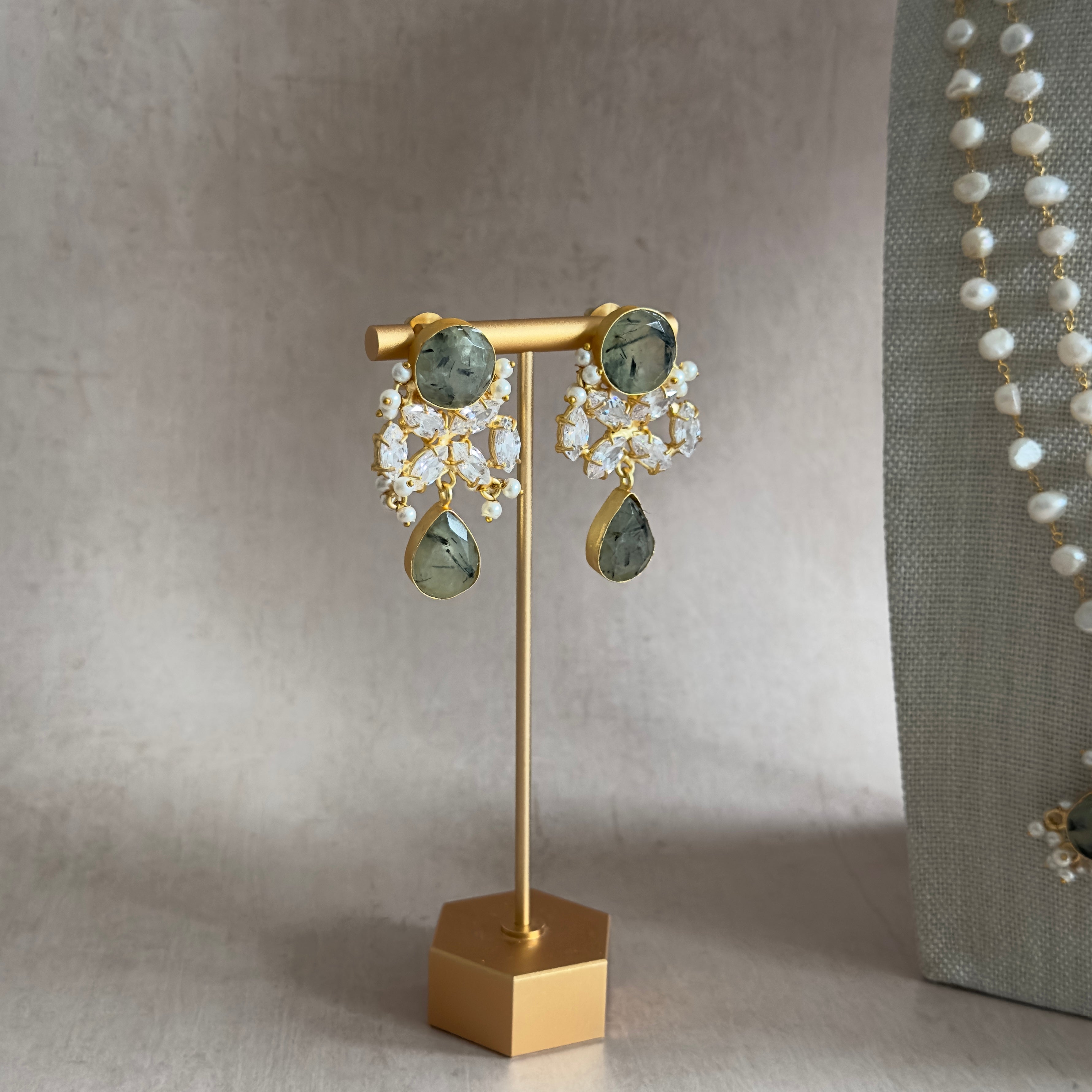 Unleash your inner diva with our Madiha Olive Mala Set! This stunning set features prehnite and CZ crystals that will add a touch of elegance to any outfit. The adjustable chain allows for the perfect fit, it comes complete with matching earrings and tikka. Don't miss out on this must-have accessory!