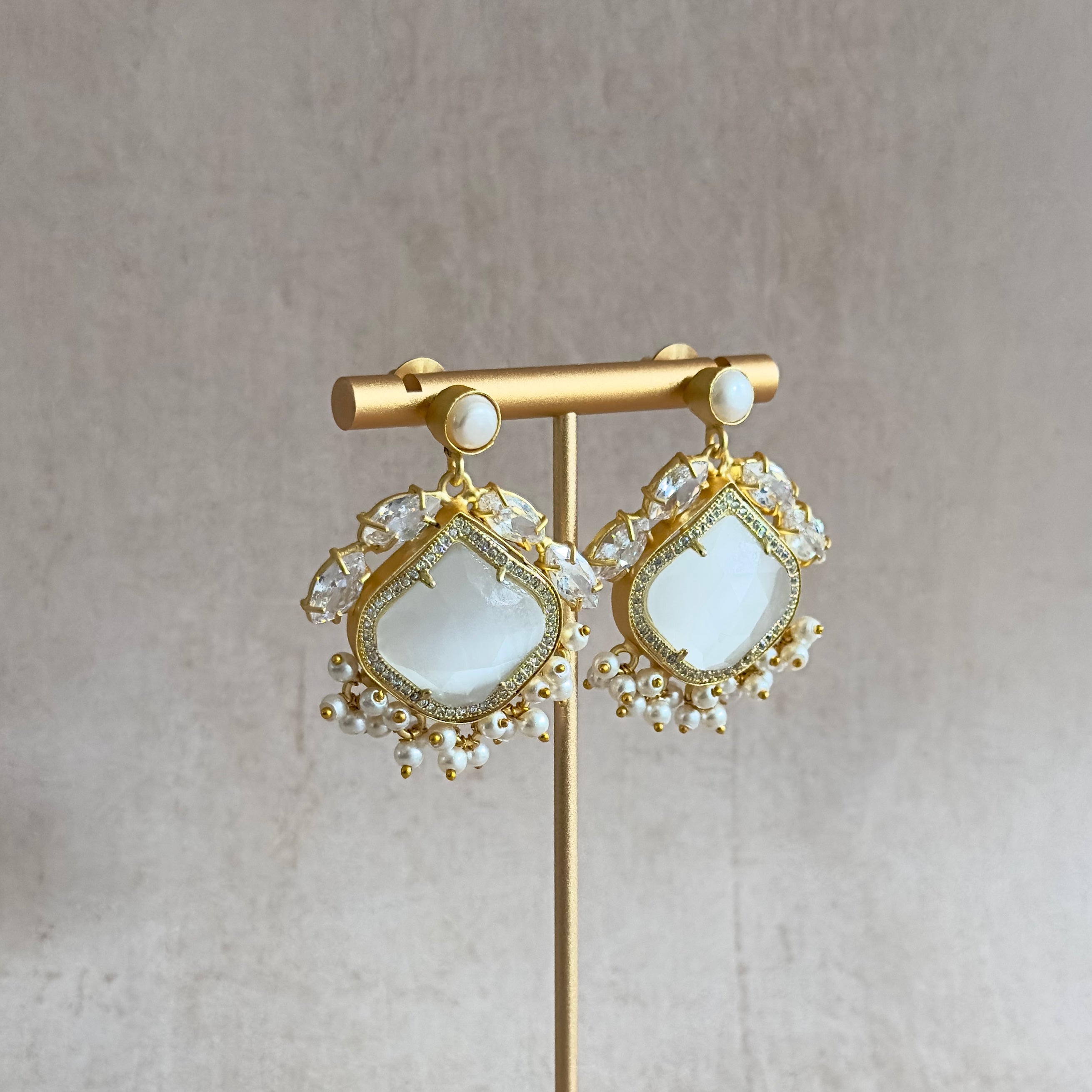 Elevate your style with our Kaia Grey Pearl Drop Earrings! The grey stones, crystal details, and pearl accent add a touch of elegance to any outfit. Perfect for any occasion.