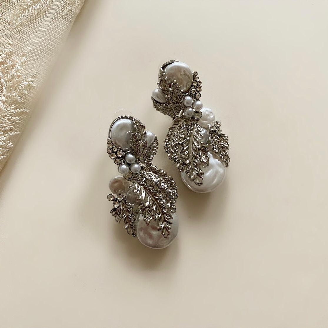 Kate Silver Earrings offer an exquisite and subtle touch of elegance. This timeless design features a combination of pearls, crystals, and silver for an eye-catching, classic look. Perfect for any occasion.  Details: Earring drop 5cm