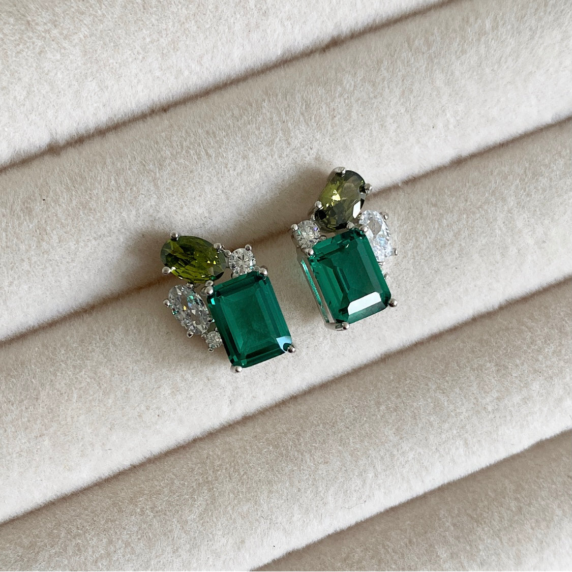These gorgeous 925 sterling silver stud emerald earrings feature a unique blend of hues, with crystal zirconia stones in shades of green and olive. The perfect accessory to complete any classic or contemporary look. Pair with Emerald crystal necklace for a complete look. Earring drop 1.5L x 1W cm